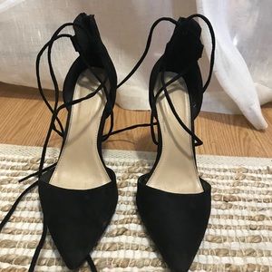 Tie up black heel